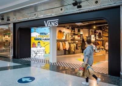 trabajos varios en tienda de Vans en Oviedo
