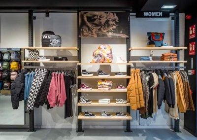 trabajos varios en tienda de Vans en Oviedo