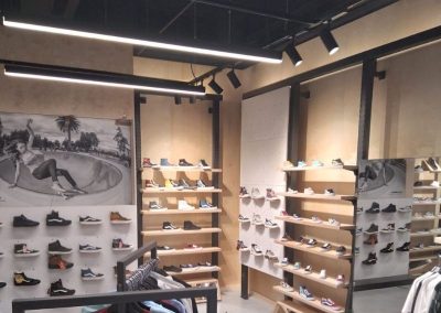 trabajos varios en tienda de Vans en Oviedo