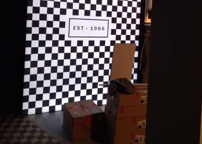 trabajos varios en tienda de Vans en Oviedo